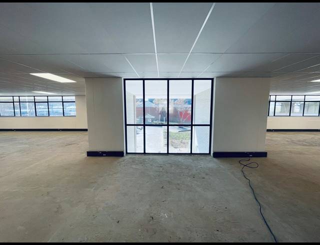 3,949M² OFFICE FOR SALE IN VORNA VALLEY